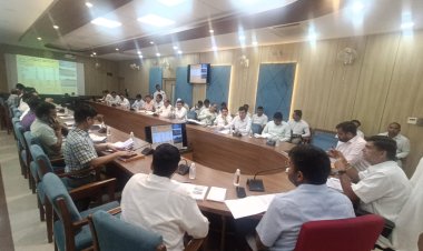 मंडलायुक्त ने 10 करोड़ से अधिक की 120 परियोजनाओं की की गहन समीक्षा