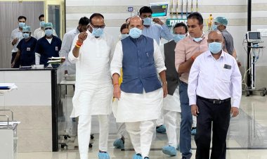 कोचिंग अग्निकांड : लखनऊ पहुंचे राजनाथ सिंह ने घटनास्थल का लिया जायजा, ट्रामा सेंटर में भर्ती घायलों से भी मिले