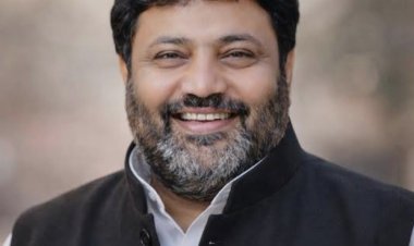 सपा के मुख्य सचेतक पद से कमाल अख्तर का इस्तीफा, अखिलेश यादव को सौंपा पत्र