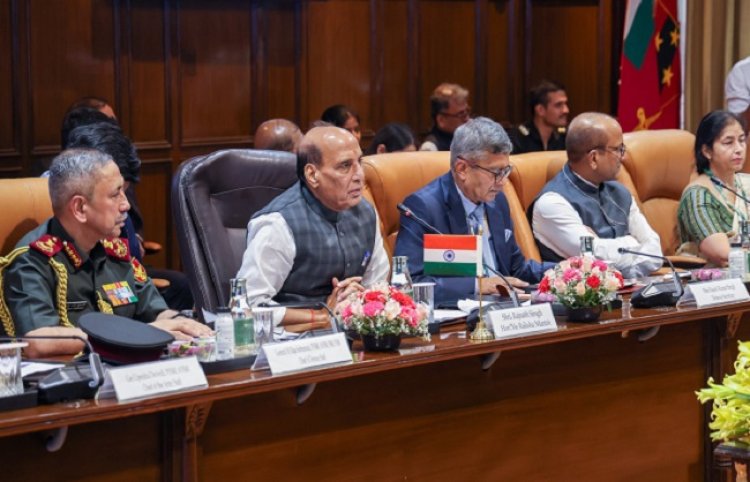 ऑस्ट्रेलिया के साथ द्विपक्षीय रक्षा सहयोग के नए रास्ते खोजने के मुद्दे पर हुई चर्चा