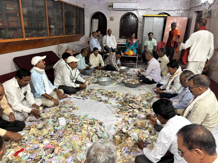 मां विंध्यवासिनी के दानपात्रों में उमड़ी श्रद्धा, तीन पेटिकाओं से निकले 22 लाख रुपये