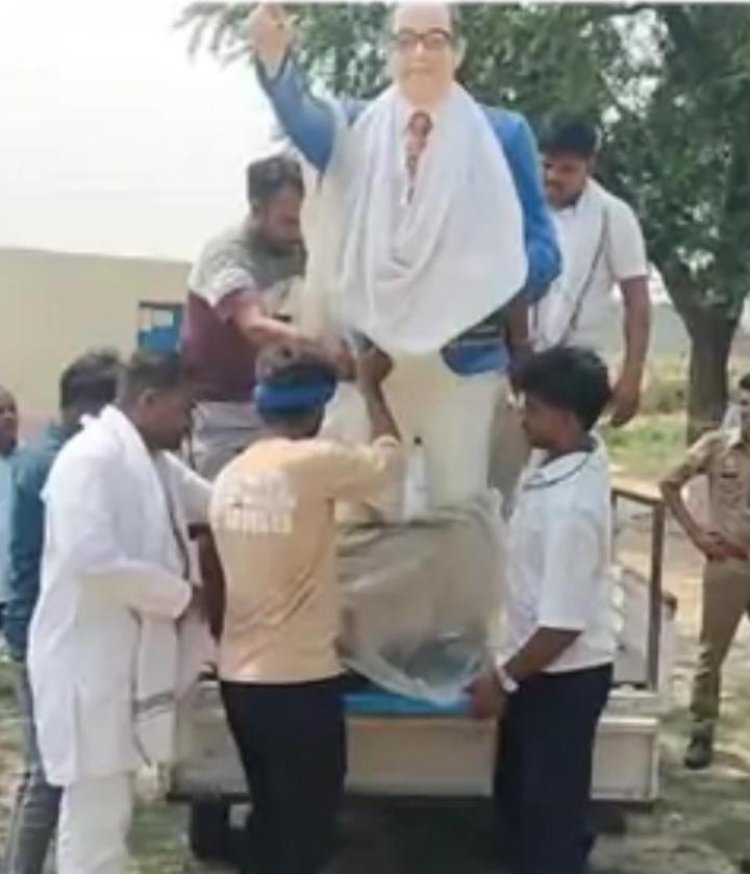 प्रयागराज के स्कूल परिसर में डॉ भीमराव अम्बेडकर की नई मूर्ति की गई स्थापित