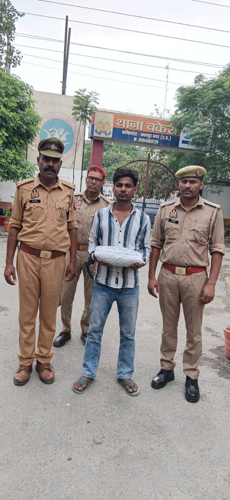 चकेरी पुलिस ने गांजा के साथ युवक को किया गिरफ्तार