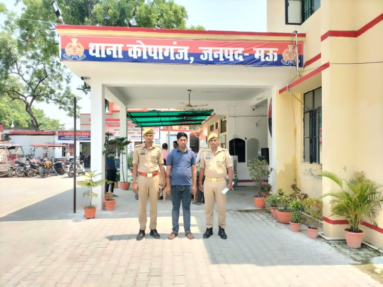 मऊ में तैनात सिपाही गिरफ्तार, ट्रांसफर-पोस्टिंग के नाम पर ठगी का आरोप