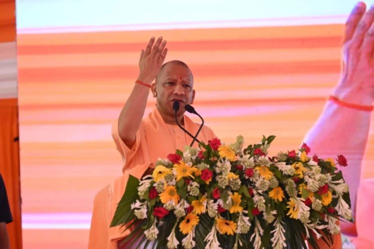किसी भी निर्धन या जरूरतमंद की शिक्षा को बाधित नहीं होने देगी सरकार : मुख्यमंत्री योगी