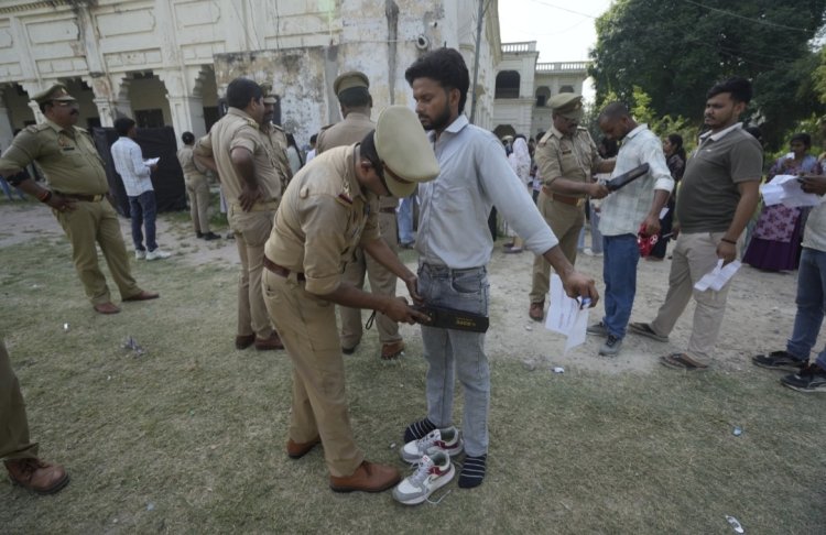 पुलिस भर्ती परीक्षा : सभी जिलों के 1183 केंद्रों पर दो पालियों में सुव्यवस्थित तरीके से हुई परीक्षा