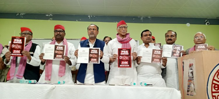 पीडीए आरक्षण घोटाले को लेकर सपा ने जारी की बुकलेट, भाजपा पर लगाए गंभीर आरोप