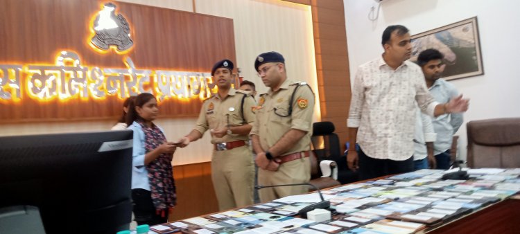 पुलिस ने लौटाए 210 गुमशुदा मोबाइल फाेन , चेहरों पर लौटी मुस्कान