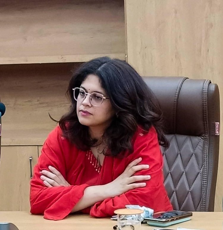 महोबा आईजीआरएस रैंकिंग में फिसला, जिलाधिकारी ने 30 कर्मचारियों—कर्मचारियों का वेतन रोका