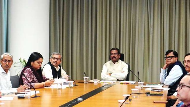 धर्मेंद्र प्रधान ने नीट यूजी पुनर्परीक्षा की तैयारियों का जायजा लिया