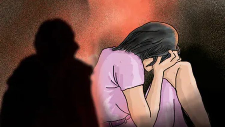 सोसाइटी के 14 वें फ्लोर पर ले जाकर बच्ची के साथ अश्लील हरकत