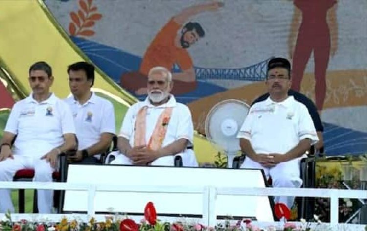 अंतरराष्ट्रीय योग दिवस पर रेड रोड बना योगमय, PM मोदी ने किया सामूहिक योगाभ्यास