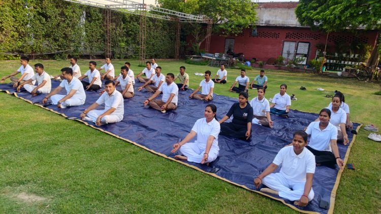 अन्तरराष्ट्रीय योग दिवस पर आदि योगी की नगरी काशी हुई योगमय,घरों से लेकर गंगा घाटों तक योगाभ्यास