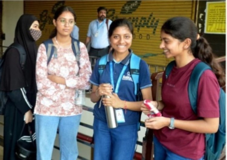 आगरा में कोचिंग सेंटर के बिजली बोर्ड में आग लगने से धूआं उठा, शिक्षकाें ने पाया काबू