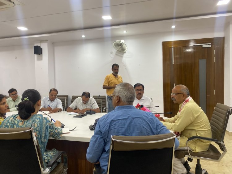 गौशालाओं में हर हाल में सुनिश्चित की जाएं चारा, पानी और स्वास्थ्य की सुविधाएं : रमाकान्त उपाध्याय