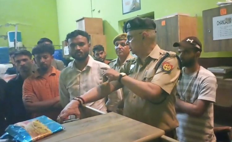 संभल में चेकिंग अभियान से घबरा कर कई कोचिंग संचालक ताला लगाकर हुए फरार