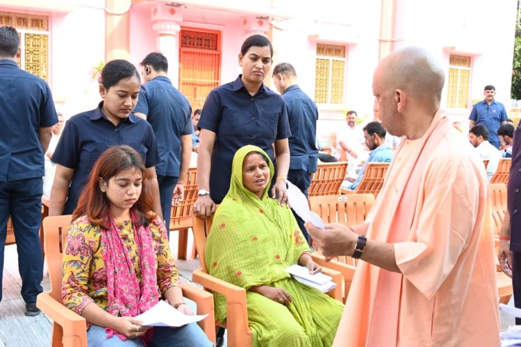 जनता की समस्याओं का शीघ्र समाधान कराएं अधिकारी : मुख्यमंत्री योगी