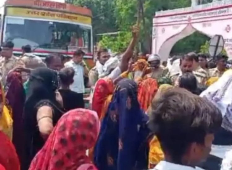स्कूल जा रहे छात्र को टैंकर ने रौंदा, मौत के बाद हाईवे पर दो घंटे जाम