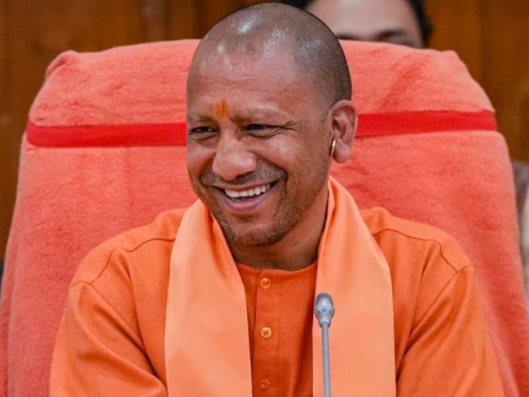 मुख्यमंत्री योगी का आगरा दौरा- समीक्षा बैठक में मेट्रो परियोजना व एयरपोर्ट का काम अक्तूबर तक पूरा करने के दिए निर्देश