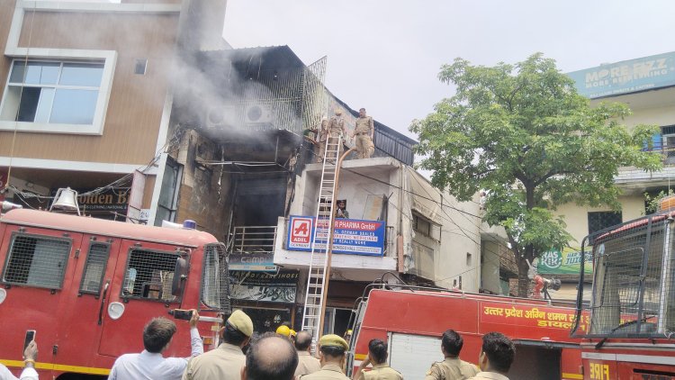  लखनऊ में दो जगहों पर लगी आग को दमकल कर्मियों ने बुझाया, कोई जनहानि नहीं
