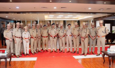 पुलिस मुख्यालय में की गई पदोन्नति प्राप्त पुलिस अधिकारियों की पिपिंग सेरेमनी