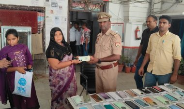 जीआरपी ने लौटाई मुस्कान : 25 लाख के 105 गुम मोबाइल बरामद, 55 लोगों को लाैटाए फोन