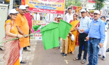 स्कूल चलो अभियान : चित्रकूट में निकाली गई जनपद स्तरीय रैली , शिक्षा के प्रति किया गया जागरूक
