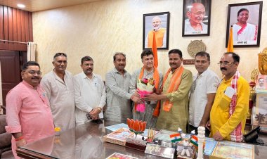 प्रयागराज: प्रेरणा पार्क के सफल अनावरण पर महापौर गणेश केसरवानी को विधायकों ने दी बधाई