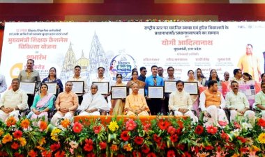 मुख्यमंत्री योगी ने वाराणसी में स्वच्छ व हरित विद्यालयों के प्रधानाचार्यों को किया सम्मानित