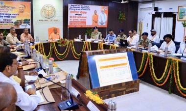 मुख्यमंत्री योगी आदित्यनाथ ने कानून-व्यवस्था एवं विकास कार्यों की समीक्षा कर अधिकारियों को दिए निर्देश