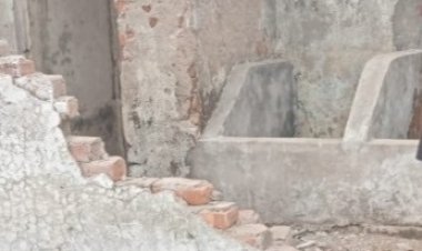 मीरजापुरः बहरछठ विद्यालय हादसे में प्रभारी प्रधानाध्यापक निलंबित, विभागीय जांच के आदेश