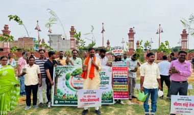 'एक पेड़ माँ के नाम' अभियान: प्रयागराज में महापौर गणेश केसरवानी ने 1000 पौधे लगाए