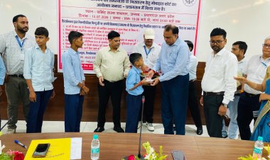प्रयागराज : दिव्यांगजन मोबाइल कोर्ट में 131 मामलों की सुनवाई, मौके पर प्रमाणपत्र और सहायक उपकरण वितरित