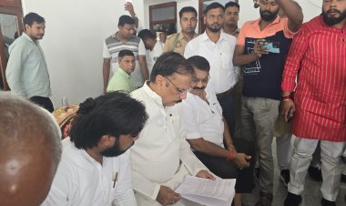 भूमि अधिग्रहण के विरोध में किसान सांसद राजीव राय से मिले, बतायी अपनी पीड़ा