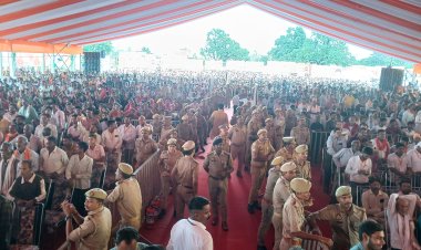 खराब मौसम भी नहीं रोक सका जनसैलाब, मुख्यमंत्री की सभा में उमड़ी भारी भीड़