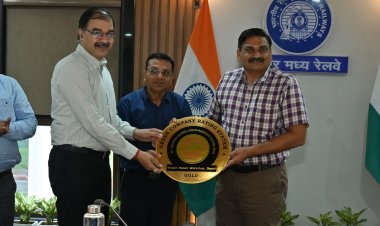 छात्र संसद भारतीय लोकतंत्र का प्रथम सोपान, कर्तव्यनिष्ठा और सेवा भाव से निभाएं दायित्व : डॉ. आलोक त्रिपाठी
