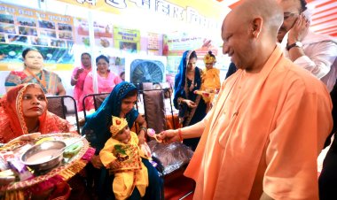 मुख्यमंत्री ने नन्हे-मुन्नों को दुलारा-पुचकारा, साथ में फोटो खिंचवाई