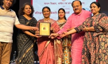 काशी की लोकगायिका सरोज वर्मा को मिला कौस्तुभ रत्न सम्मान