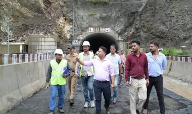 रुद्रप्रयाग में बाईपास टनल और सिल्ली भूस्खलन क्षेत्र का जिलाधिकारी ने किया निरीक्षण, सुरक्षा उपायों के निर्देश