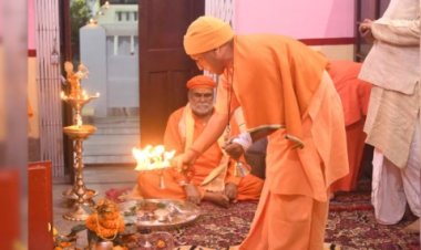 गुरु पूर्णिमा के अवसर पर मुख्यमंत्री योगी ने किया महायोगी गोरखनाथ का विशिष्ट पूजन