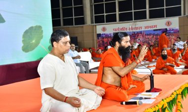फिल्मी सितारों को नहीं, माता-पिता और महापुरुषों को बनाएं रोल मॉडल' : स्वामी रामदेव