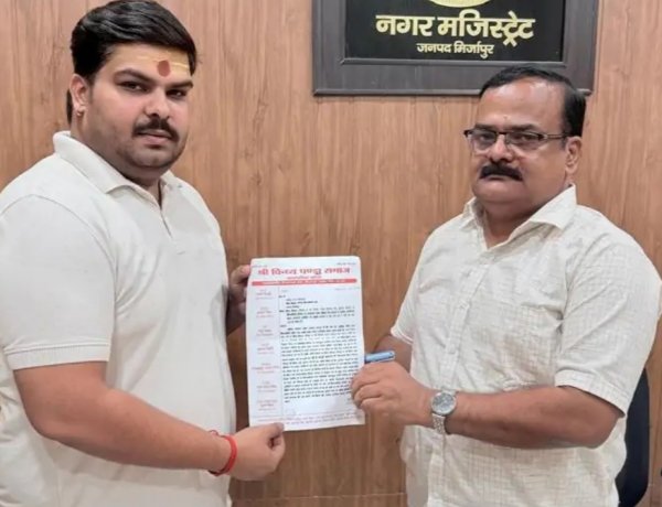 चुनाव कराइए-गर्भगृह में रील-वीडियो पर रोक लगाइए, सीएम योगी से शिकायत करेगा पंडा समाज