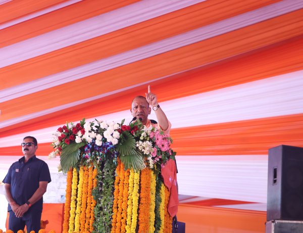 बुंदेलखंड के युवा अब तमंचे नहीं, ब्रह्मोस बनाएंगे और हम बुंदेलखंड को धरती का स्वर्ग बनाएंगे : मुख्यमंत्री याेगी आदित्यनाथ