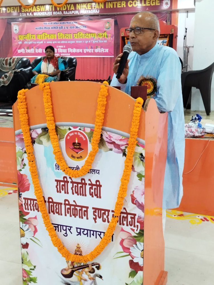 हम केवल विद्यालय में पढ़ाने वाले शिक्षक नहीं है, समाज हमारी ओर आशा की दृष्टि से देख रहा है : शेषधर द्विवेदी