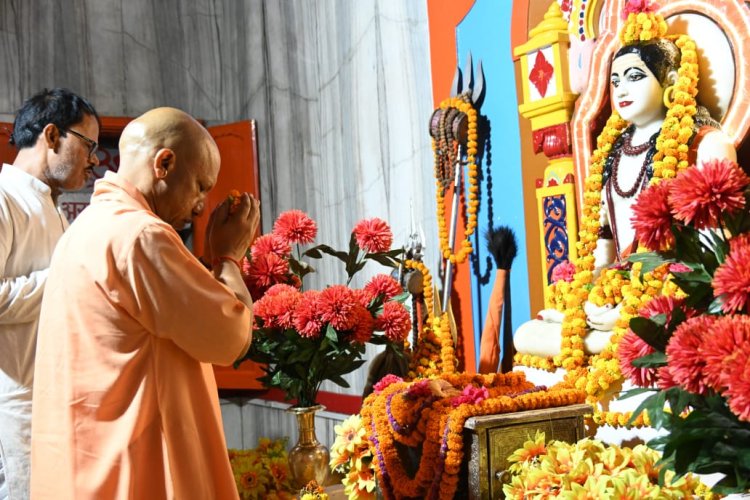 दो दिवसीय दौरे पर गोरखपुर पहुंचे मुख्यमंत्री योगी आदित्यनाथ
