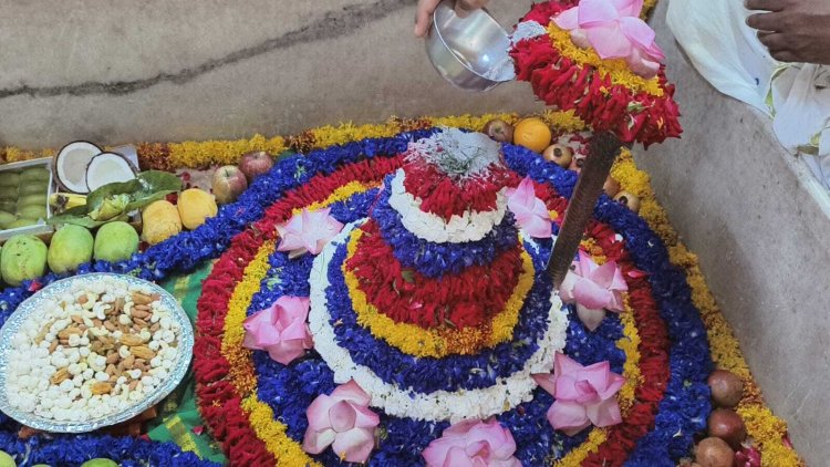 त्रिपुराभैरवी मंदिर में त्रिपुरांतकर महादेव का लयबद्ध समर्पण के साथ रुद्राभिषेक