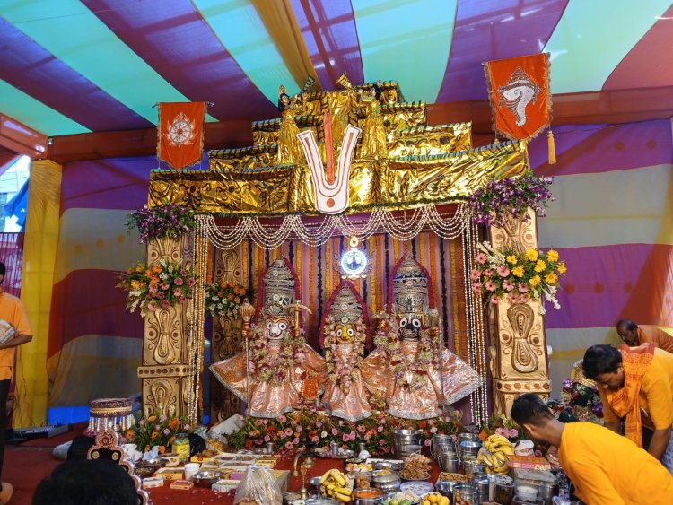 प्रयागराज में 56 प्रकार के महाभोग से सजे जगत के नाथ, तिरुपति बालाजी स्वरूप में भक्तों को दिए दिव्य दर्शन