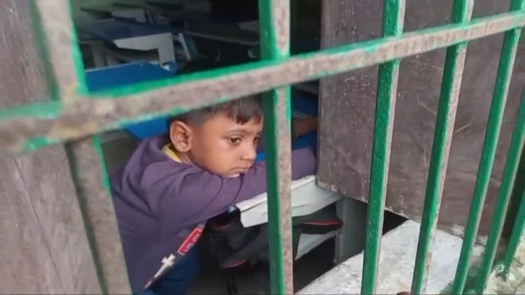 जौनपुर : छात्र को कक्षा में बंद छोड़ने के मामले में बीएसए ने शिक्षिका को किया निलंबित