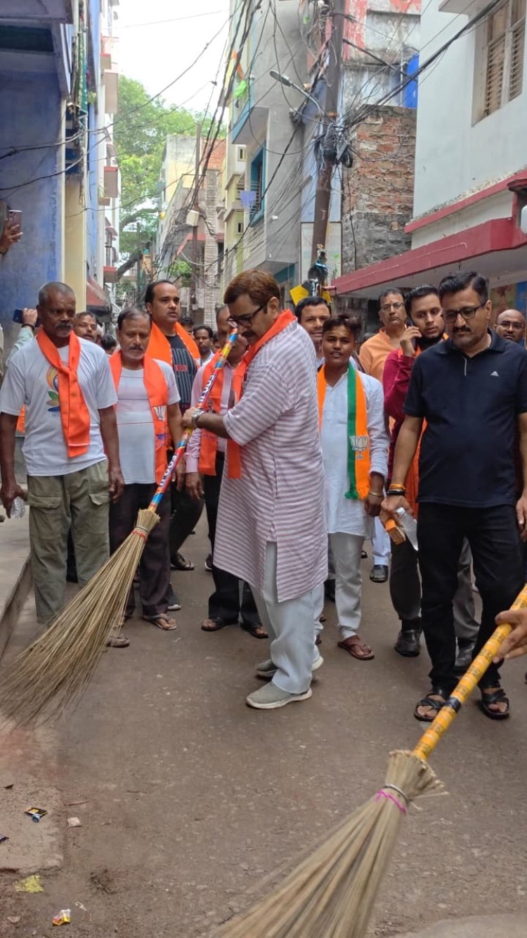 वाराणसी : विधायक डॉ नीलकंठ तिवारी ने किया वार्ड कमलगड़हा में प्रवास, सुनीं समस्याएं
