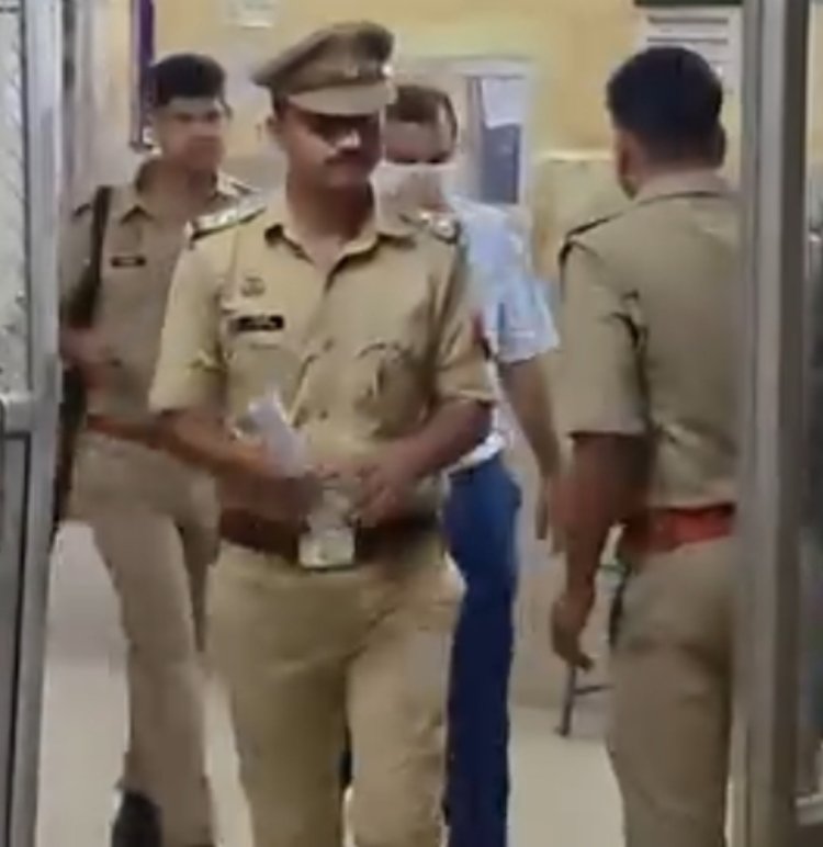 फतेहपुर में एक लाख रुपये की घूस लेते वरिष्ठ लेखा परीक्षक गिरफ्तार, एंटी करप्शन टीम ने रंगेहाथ पकड़ा
